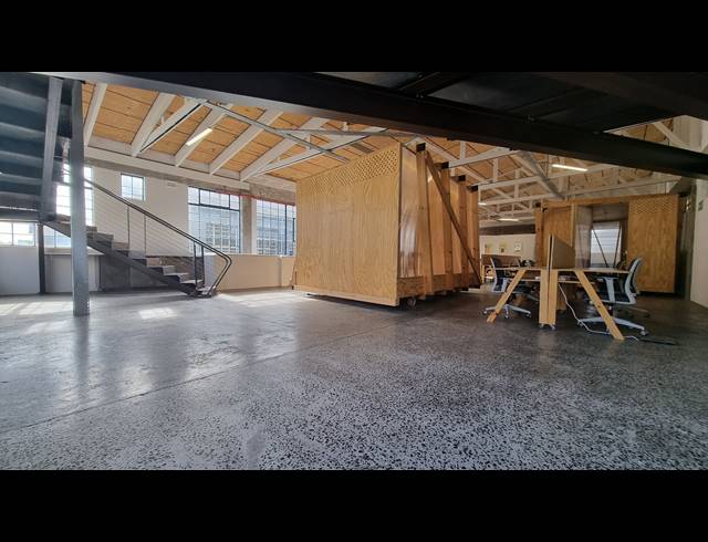 285M² BUSINESS TO LET IN WOODSTOCK